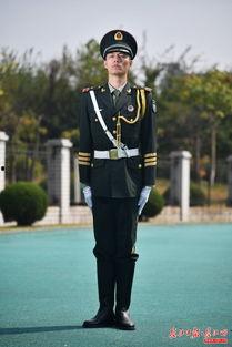 护旗手图片,国旗飘扬下的青春风采